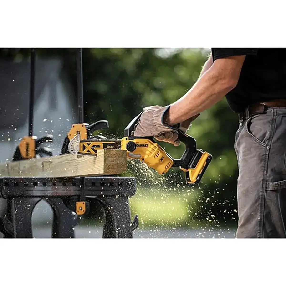 DeWalt 20V MAX 8 in. Brushless Cordless Pruning Chainsaw (Tool Only)