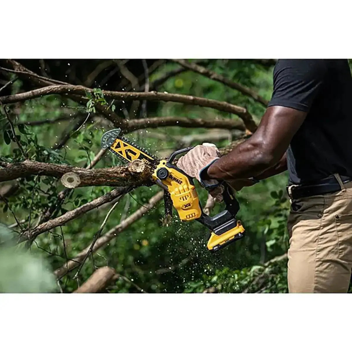 DeWalt 20V MAX 8 in. Brushless Cordless Pruning Chainsaw (Tool Only)