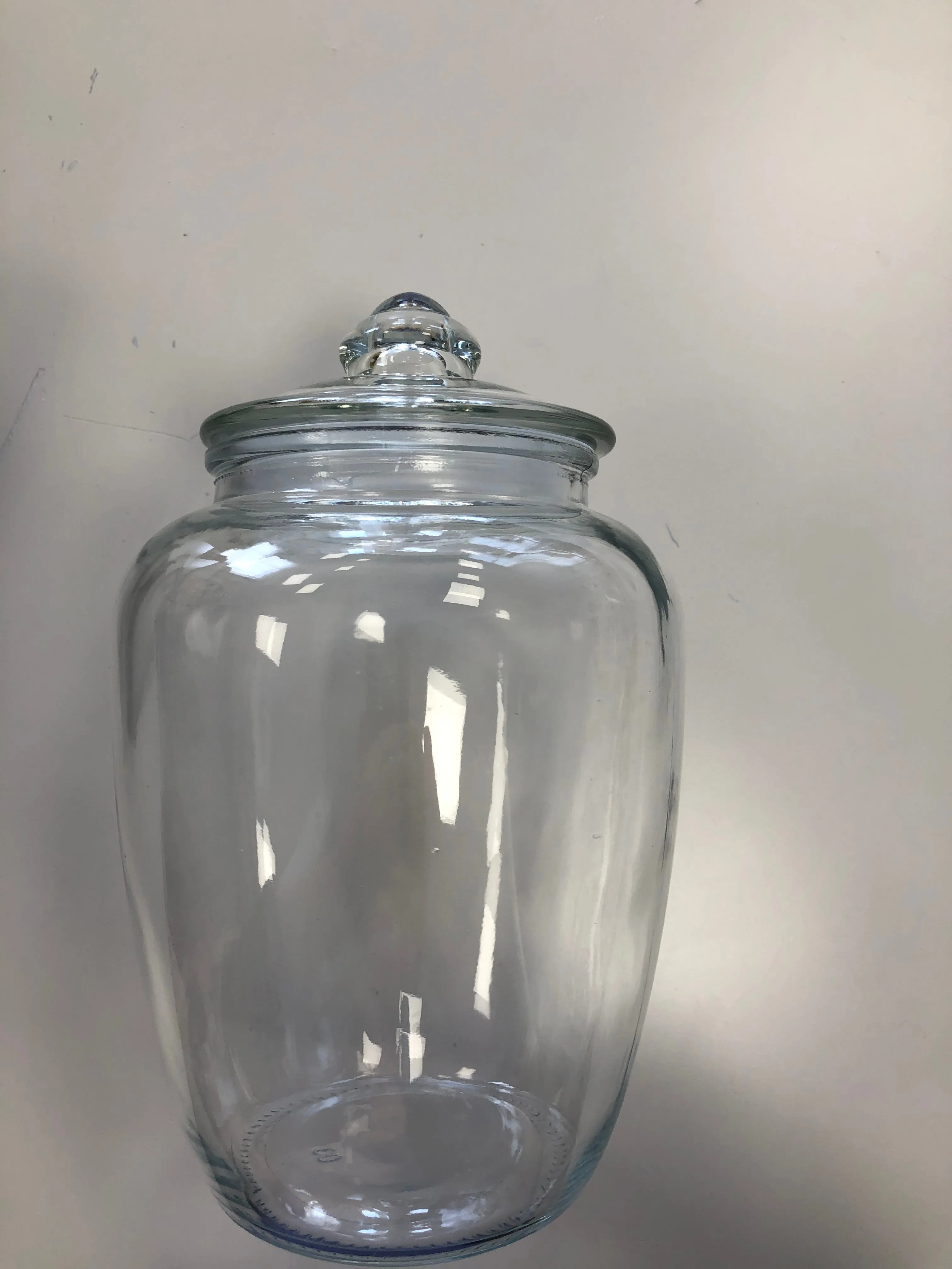 Jar with suction Lid