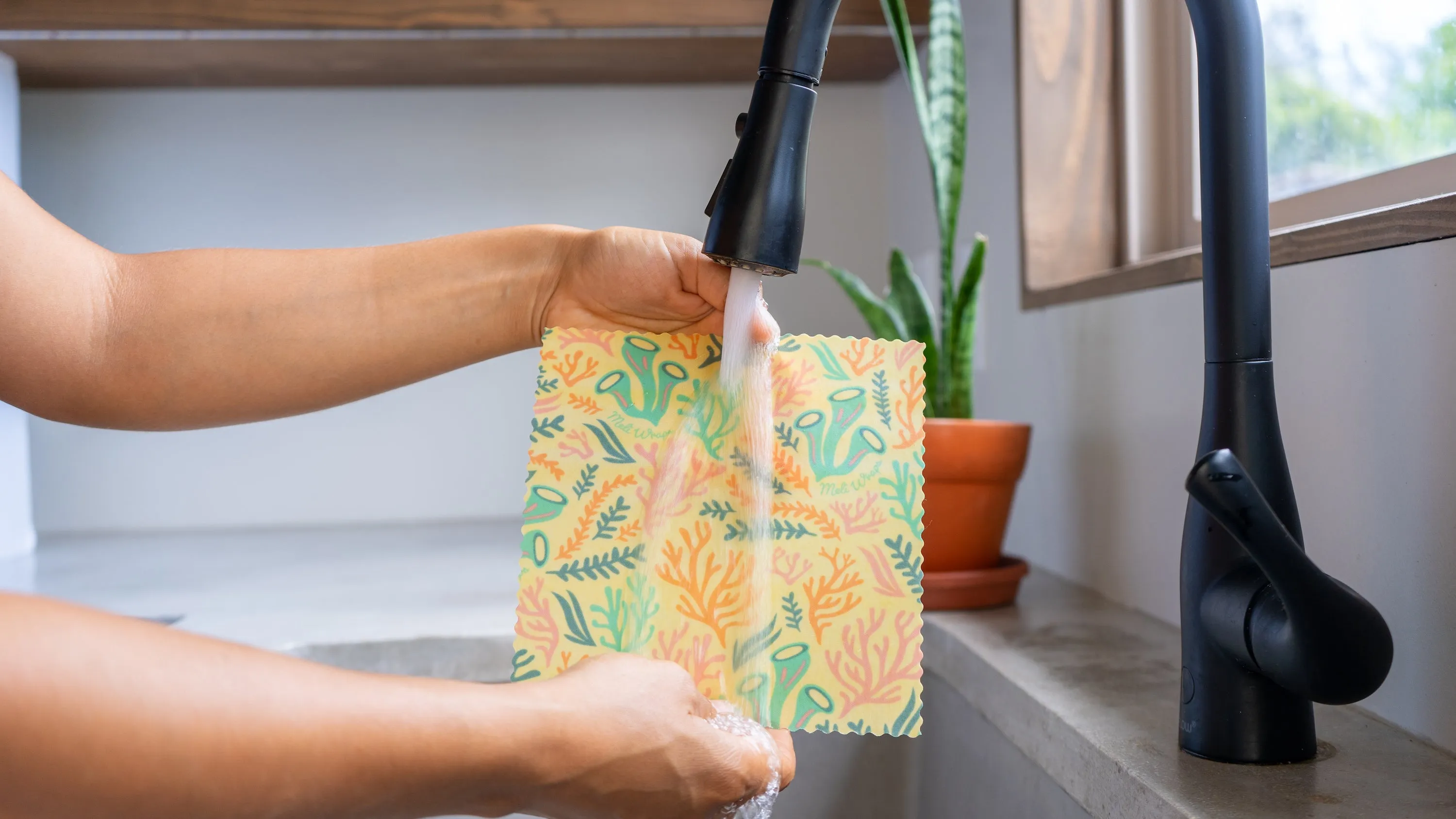 Meli Wraps Beeswax Wrap Bulk Roll   Cutlery Set in Reef Print