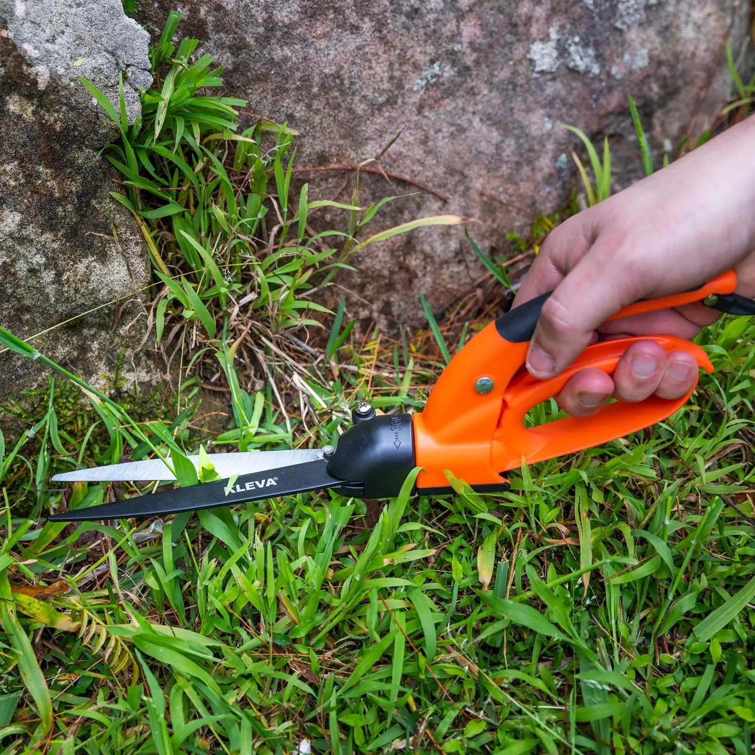 Rotating Grass Shears - Precision Gardening Made Easy